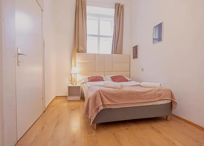 Modern & Cozy 2br Excellent Connectivity *