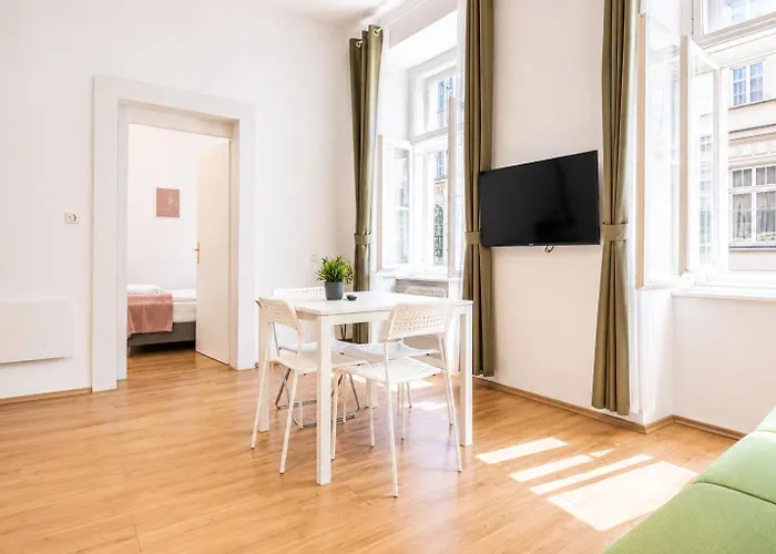 Modern & Cozy 2br Excellent Connectivity Viena