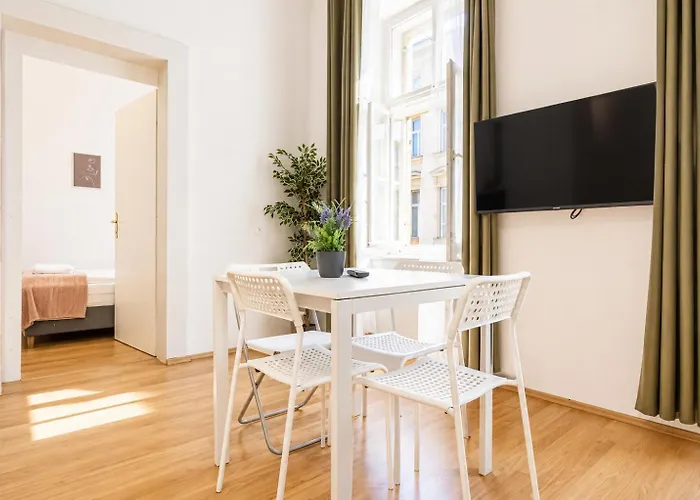 Modern & Cozy 2br Excellent Connectivity * Viena