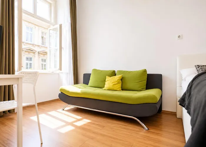 Modern & Cozy 2br Excellent Connectivity *