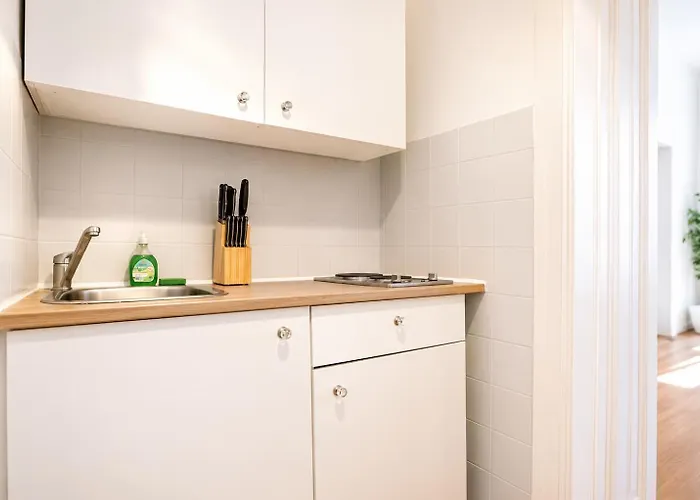 Modern & Cozy 2br Excellent Connectivity Apartamento Viena
