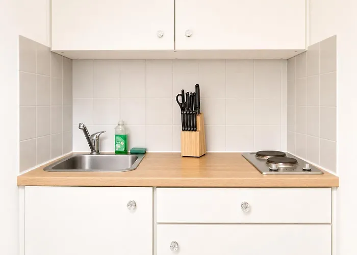 Modern & Cozy 2br Excellent Connectivity * Viena