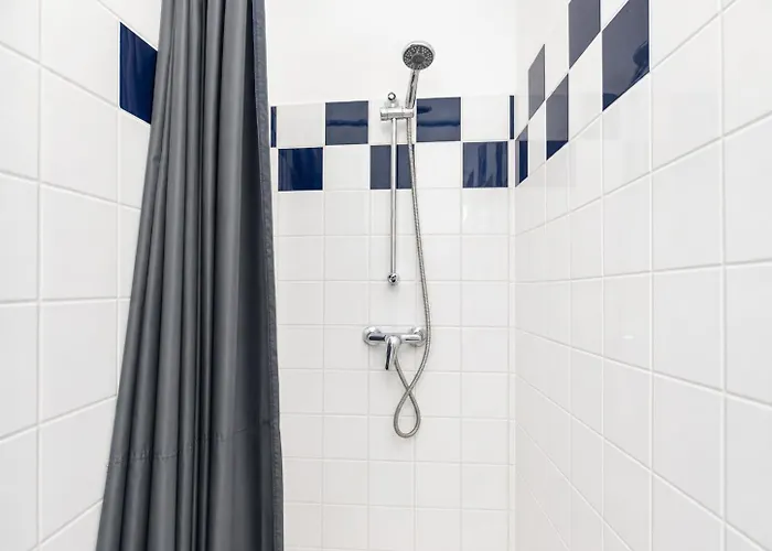 Modern & Cozy 2br Excellent Connectivity * Viena